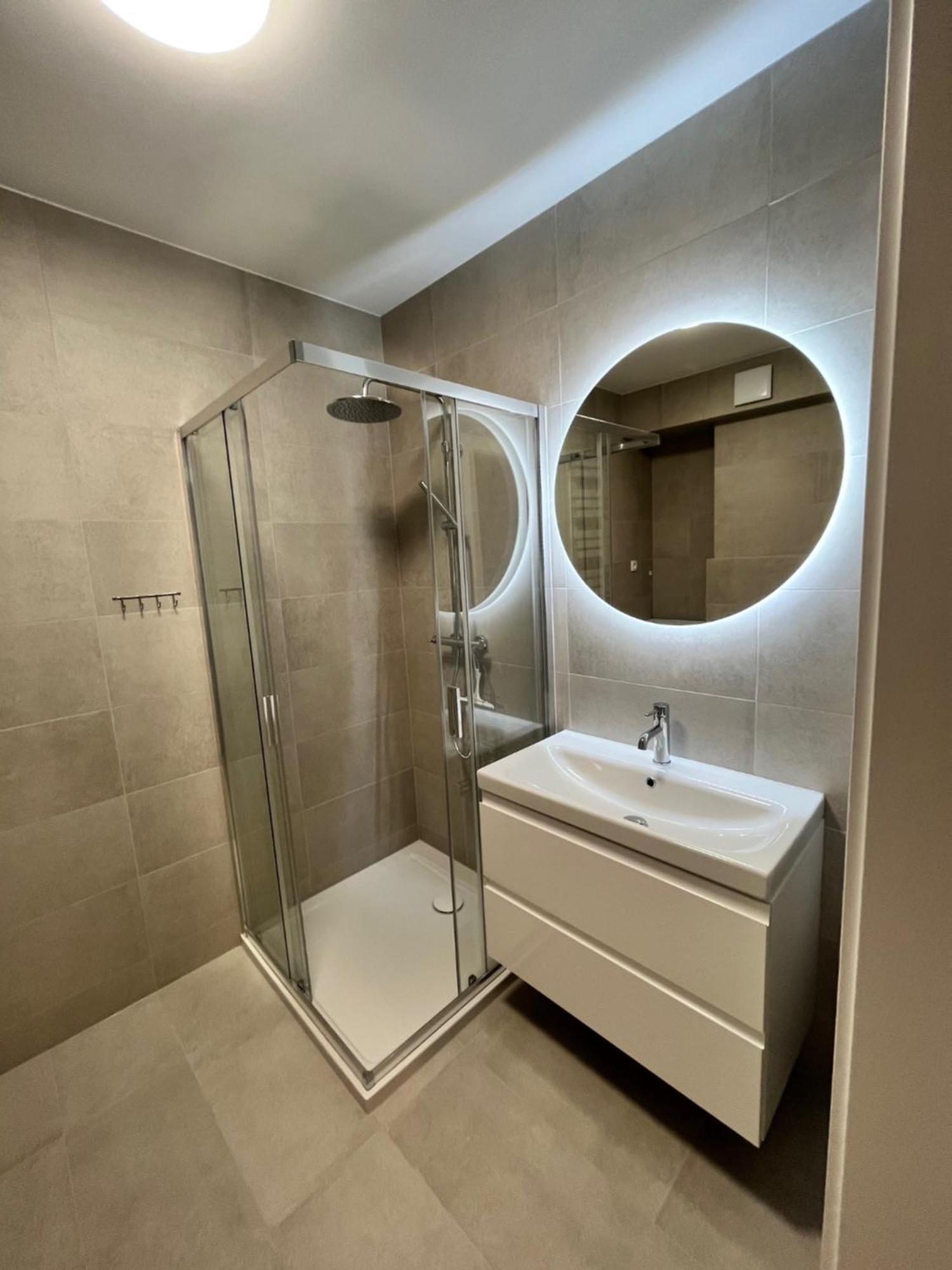 Apartament Julia 1-4 Os Starowapiennikowa 42A Z Balkonem Ze Sniadaniem Kontynentalnym Kielce Exterior photo
