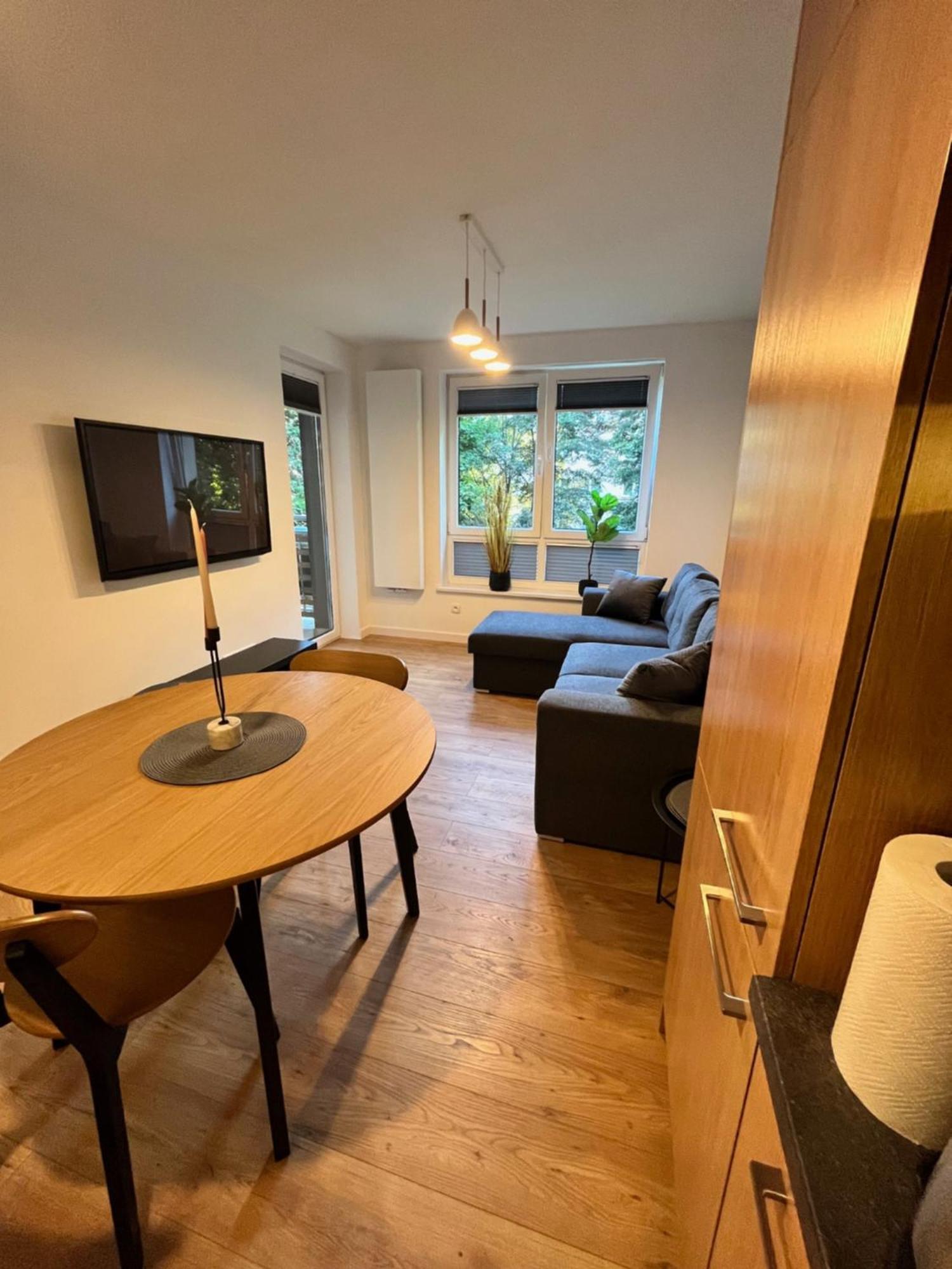 Apartament Julia 1-4 Os Starowapiennikowa 42A Z Balkonem Ze Sniadaniem Kontynentalnym Kielce Exterior photo