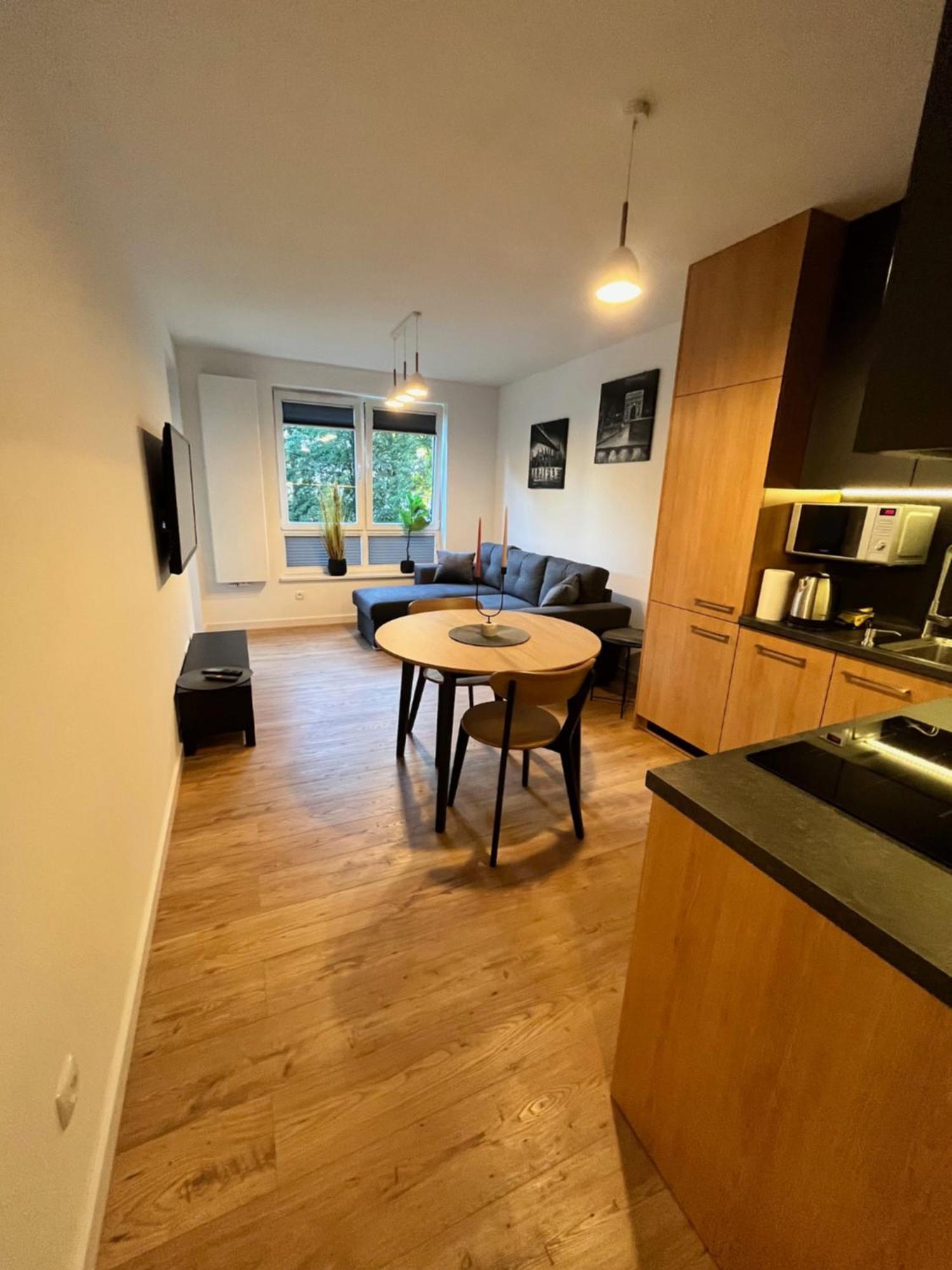 Apartament Julia 1-4 Os Starowapiennikowa 42A Z Balkonem Ze Sniadaniem Kontynentalnym Kielce Exterior photo